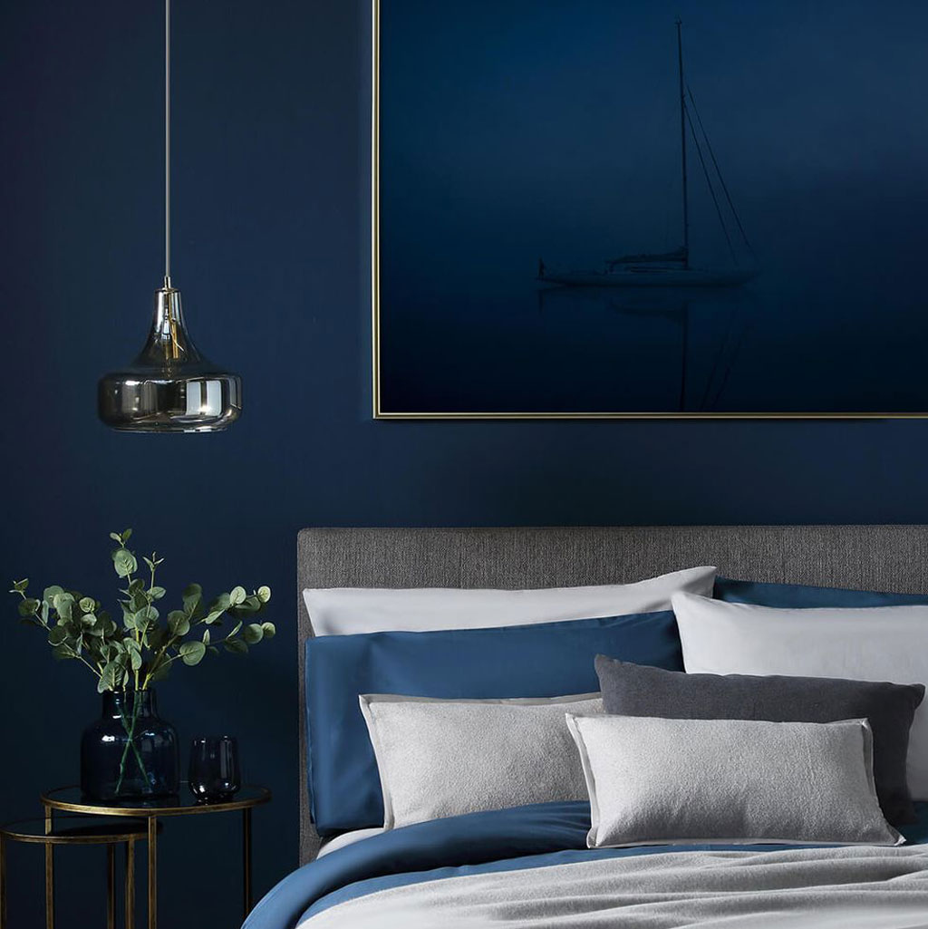 Culoarea anului 2020 Classic Blue – tendinte in amenajare interioara dormitor